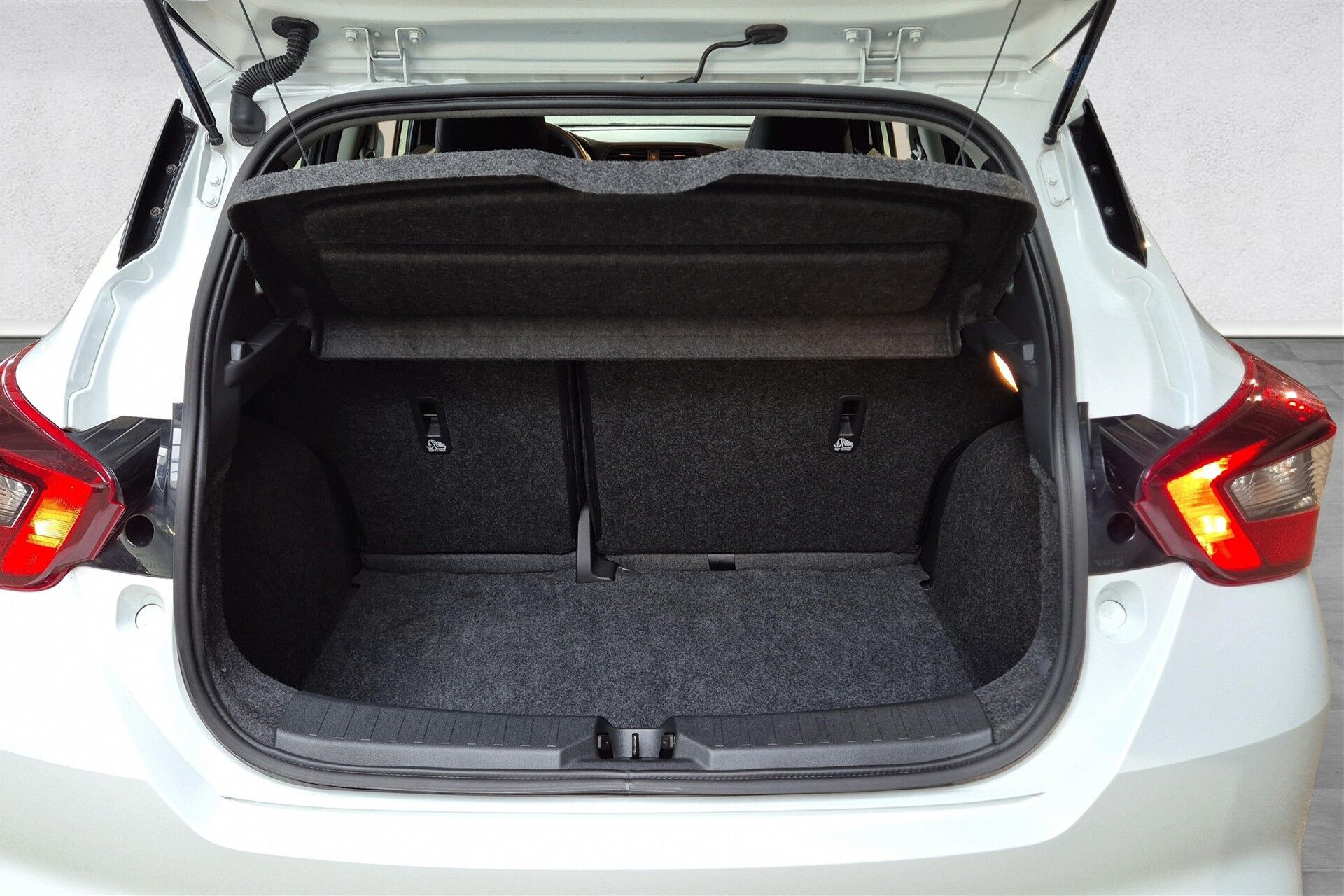 Hvid Nissan Micra fra 2018