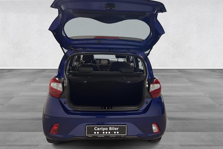 Blå Hyundai i10 fra 2023