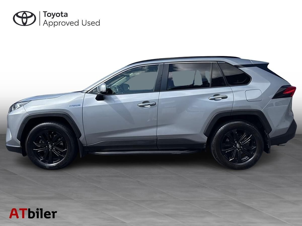 Sølv Toyota RAV4 fra 2020