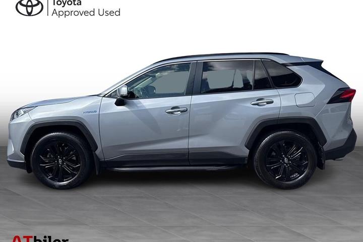 Sølv Toyota RAV4 fra 2020