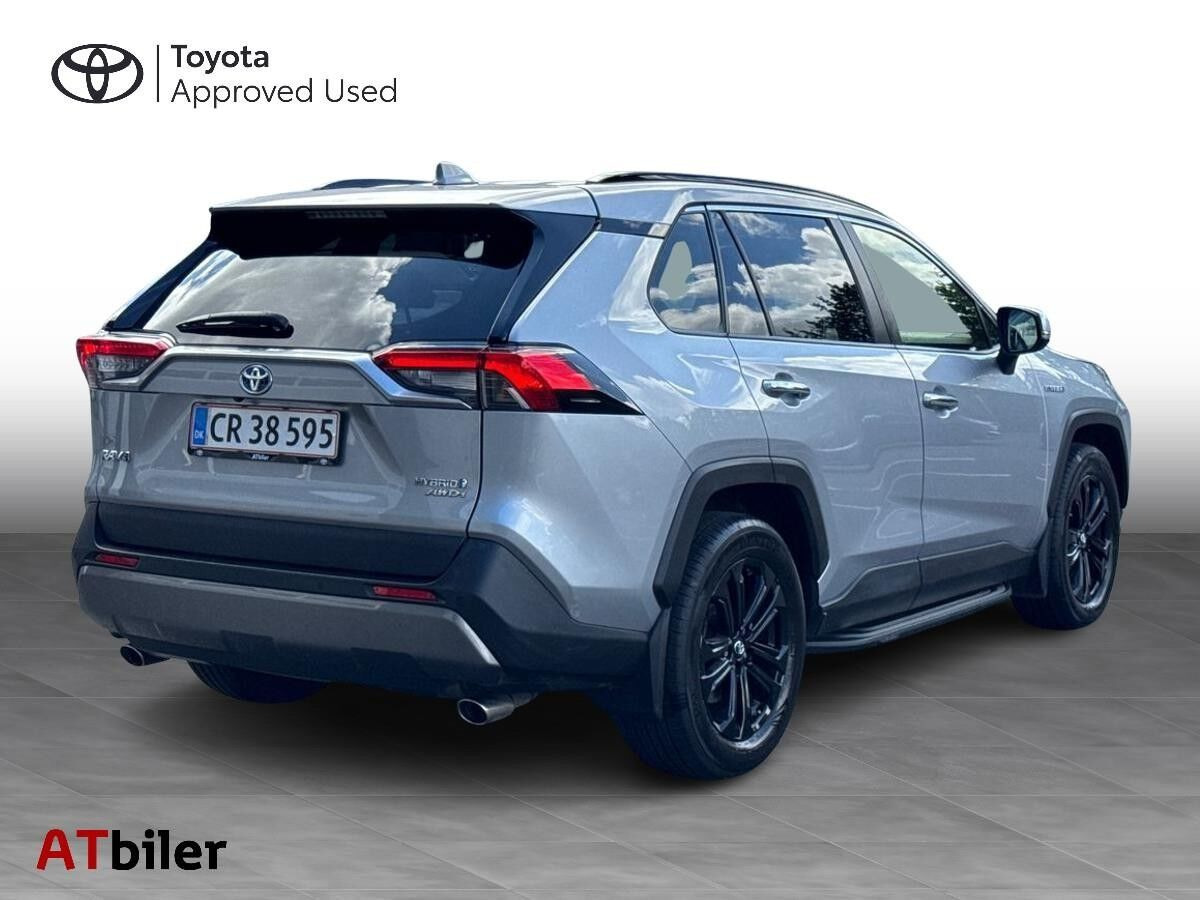 Sølv Toyota RAV4 fra 2020
