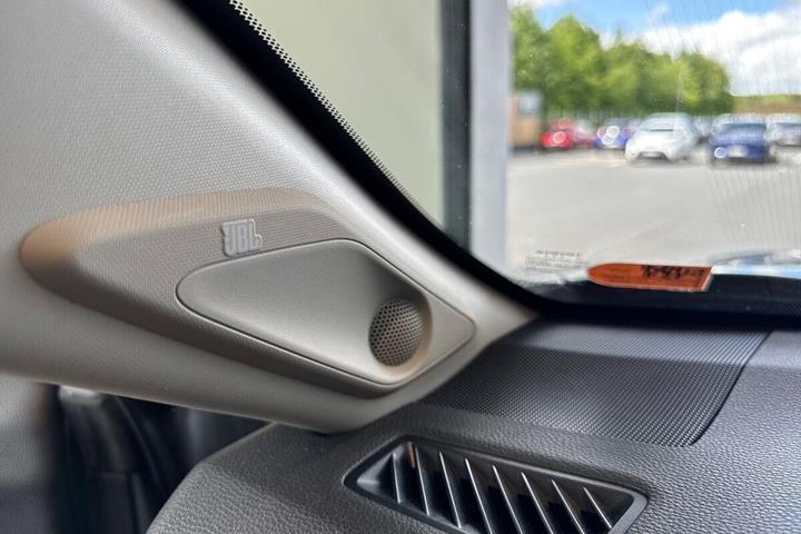 Sølv Toyota RAV4 fra 2020