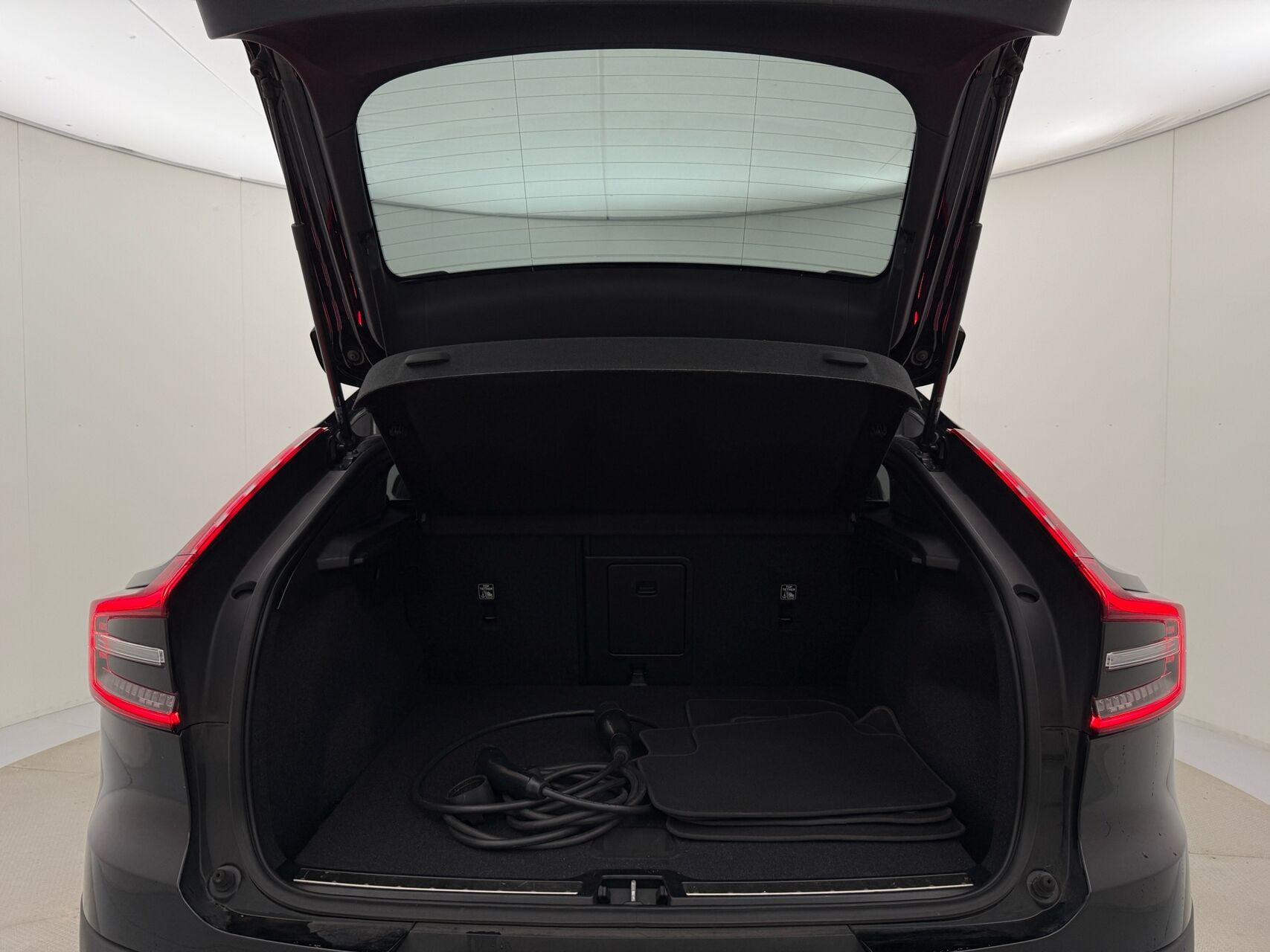 Sort Volvo C40 fra 2023
