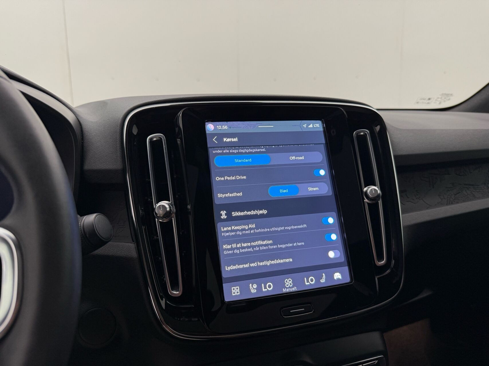 Sort Volvo C40 fra 2023