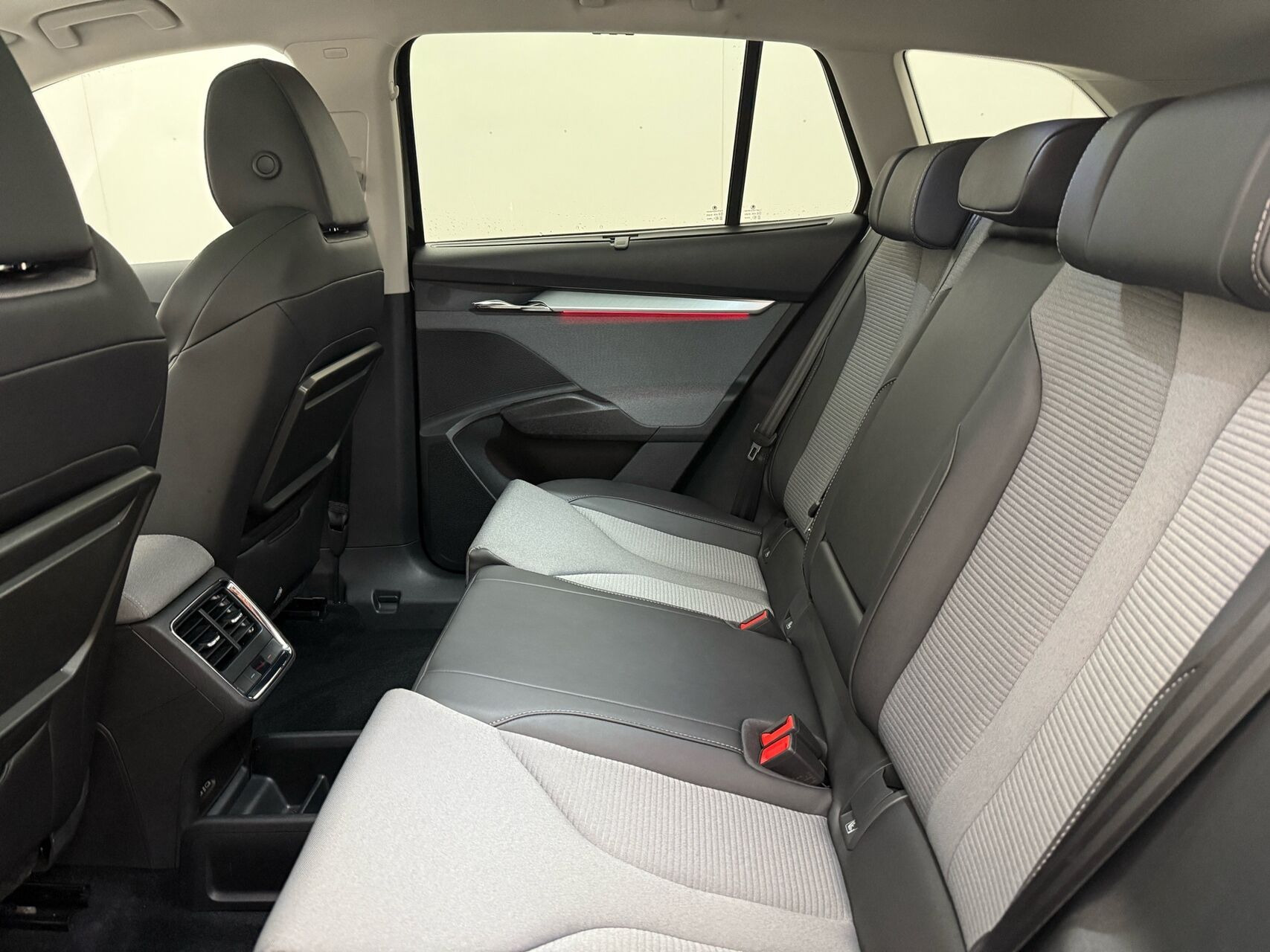 Sort Skoda Enyaq fra 2023