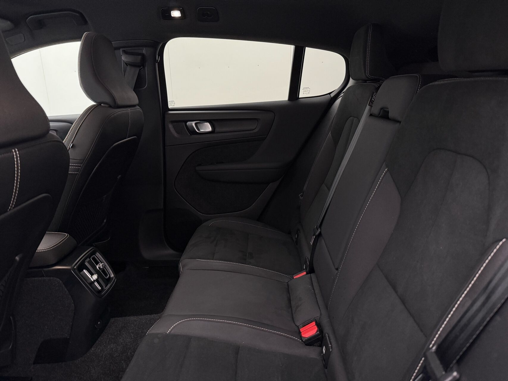 Sort Volvo C40 fra 2023