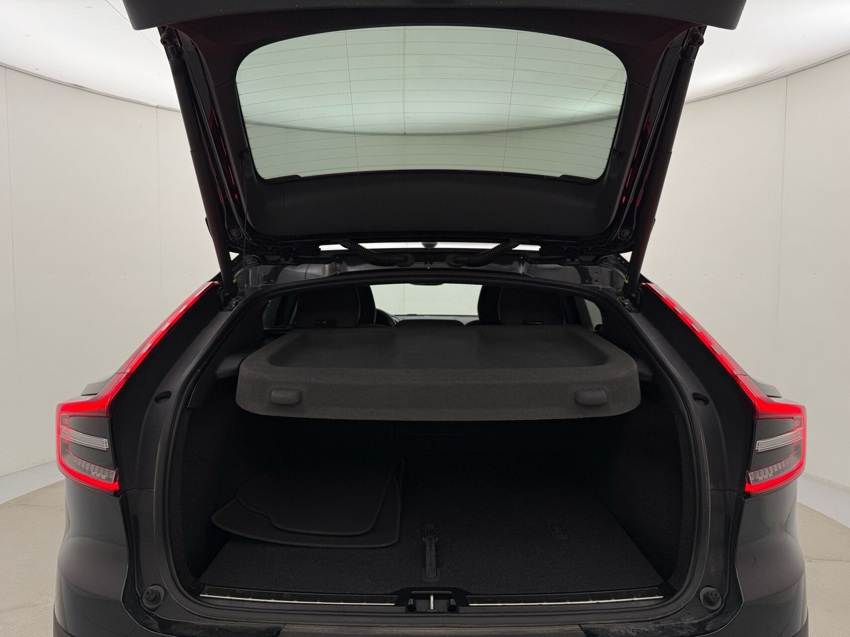 Sort Volvo C40 fra 2023