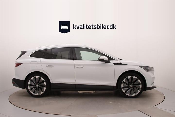 Hvid Skoda Enyaq fra 2021
