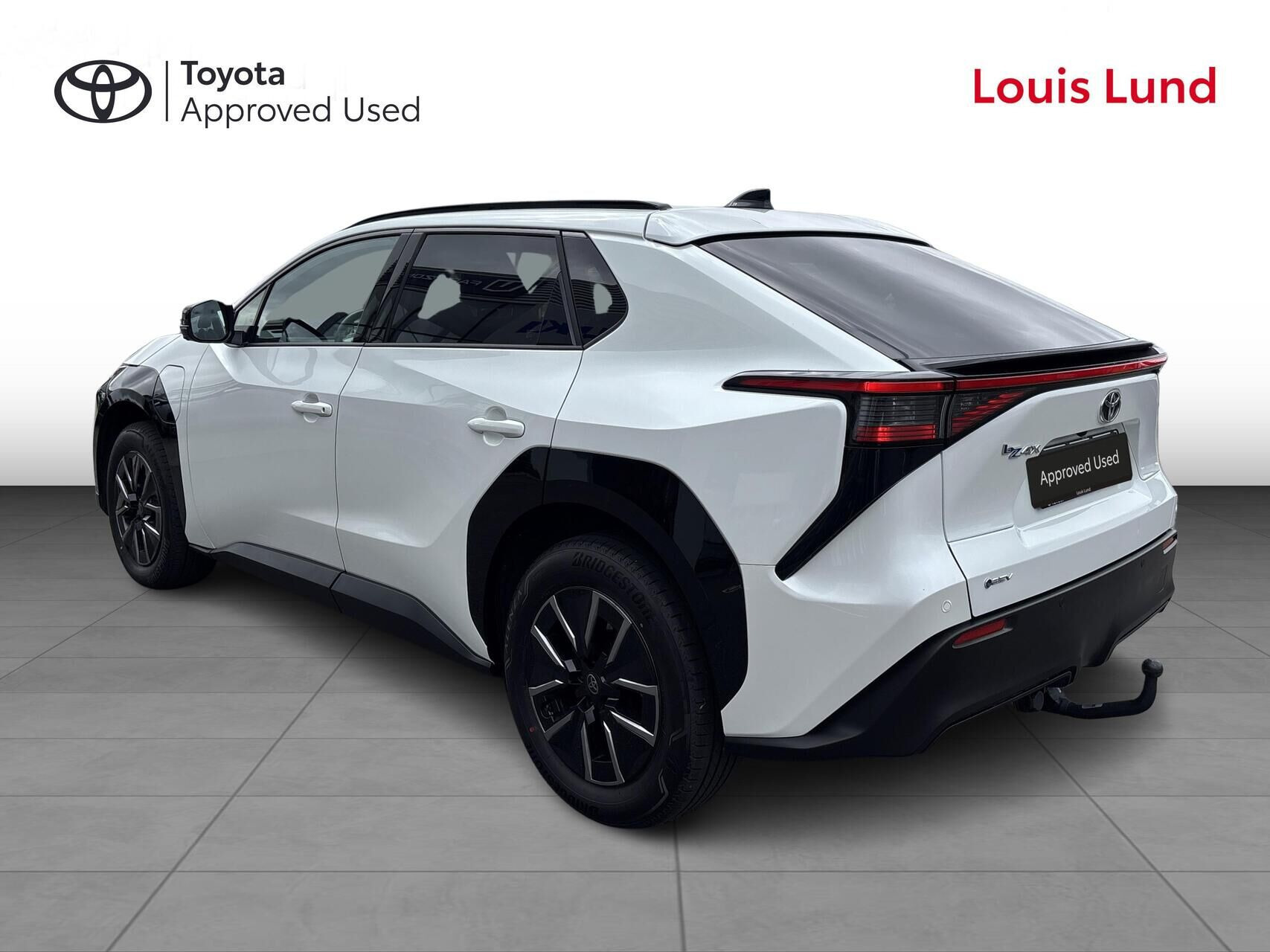 Hvid Toyota BZ4X fra 2026