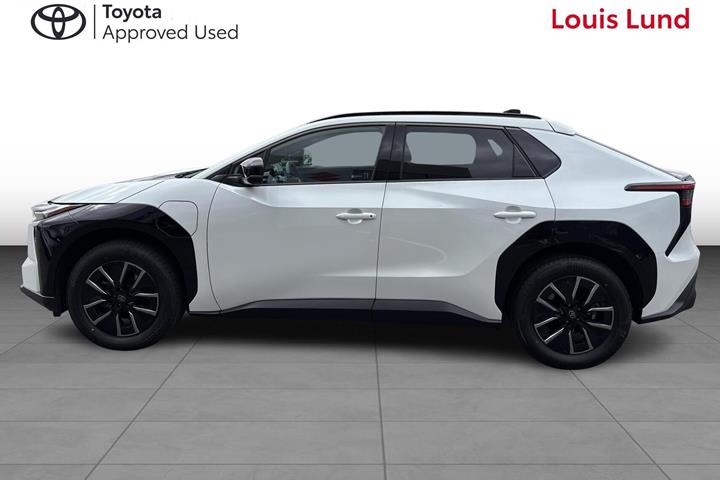 Hvid Toyota BZ4X fra 2026