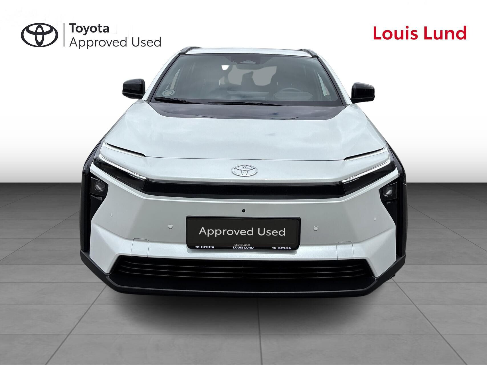 Hvid Toyota BZ4X fra 2026