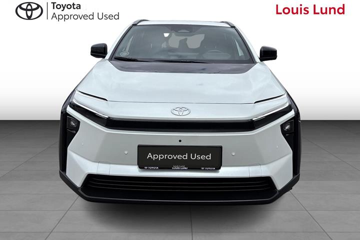 Hvid Toyota BZ4X fra 2026