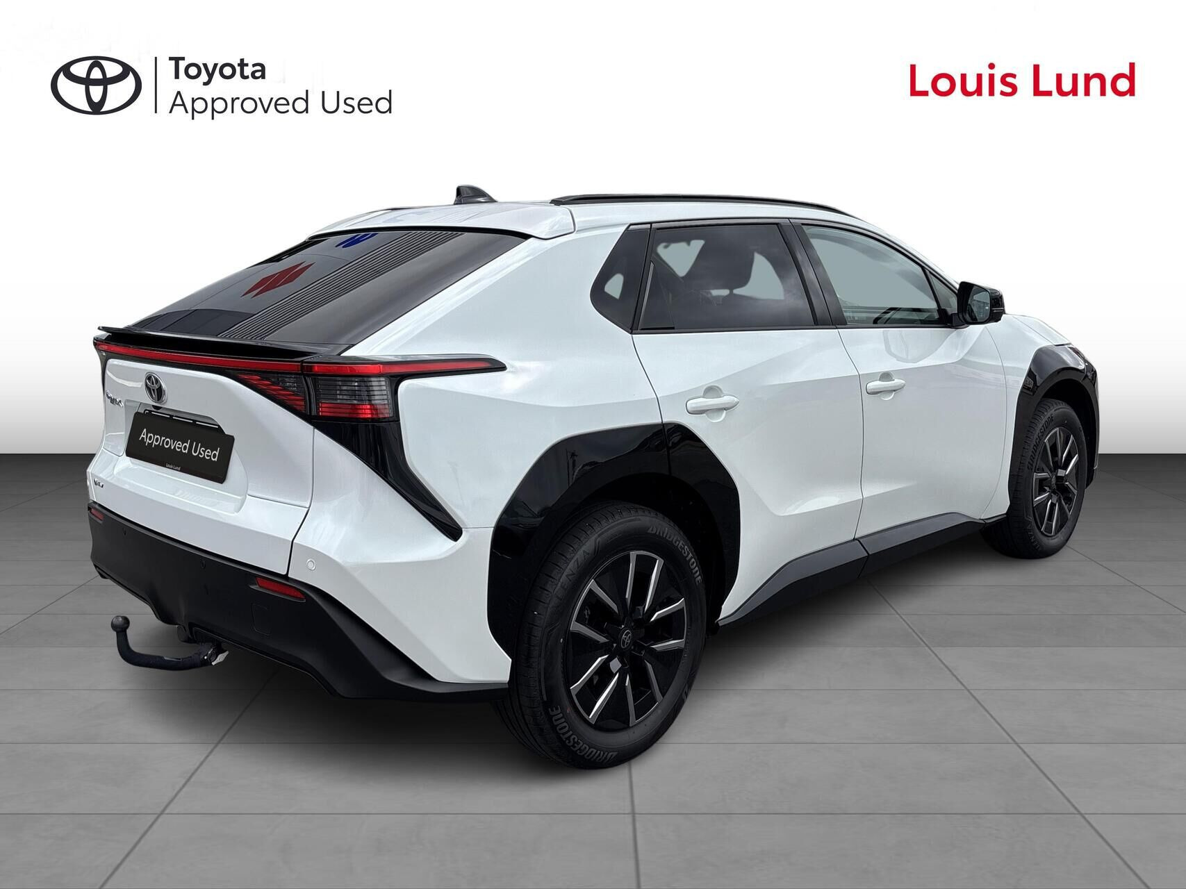 Hvid Toyota BZ4X fra 2026
