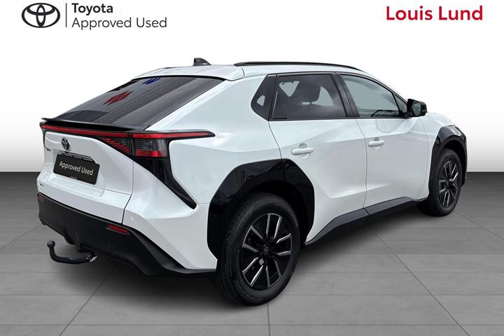Hvid Toyota BZ4X fra 2026