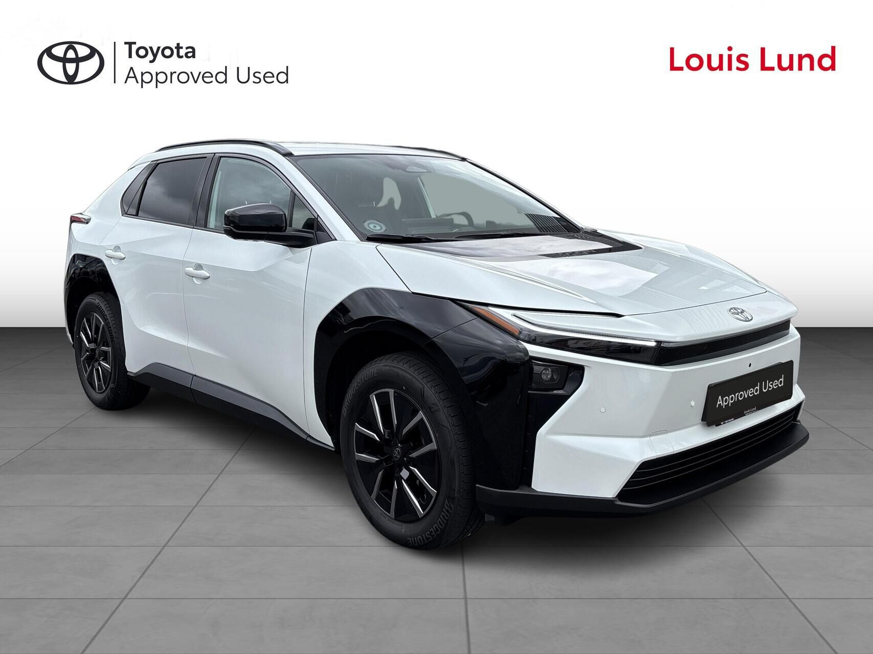 Hvid Toyota BZ4X fra 2026