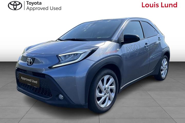 Grå Toyota Aygo X fra 2024 set udefra