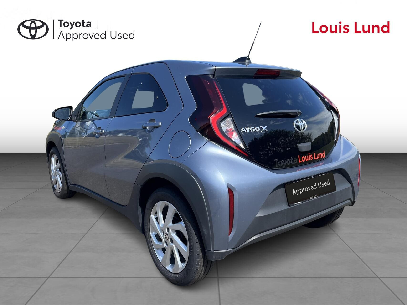 Grå Toyota Aygo X fra 2024