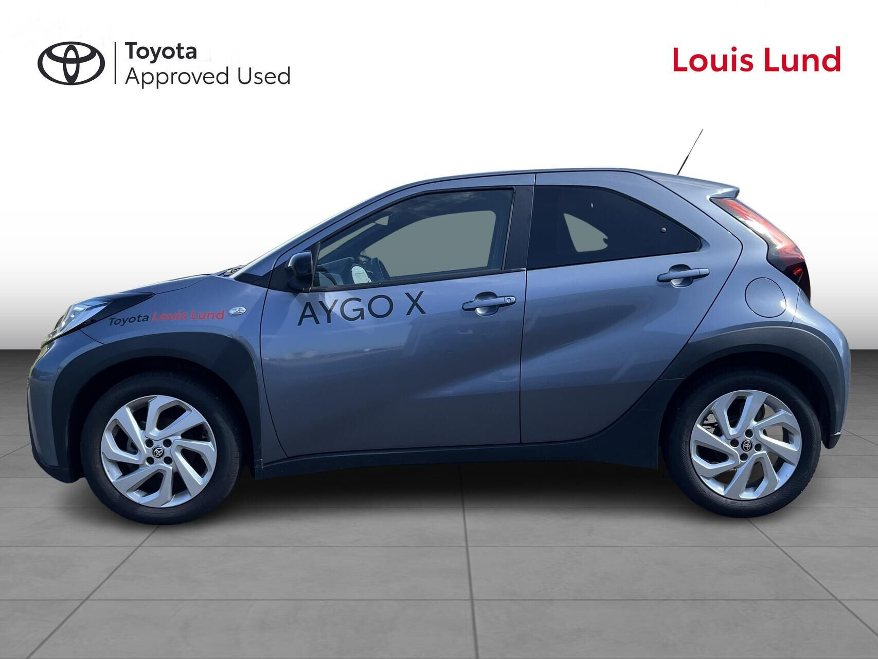 Grå Toyota Aygo X fra 2024
