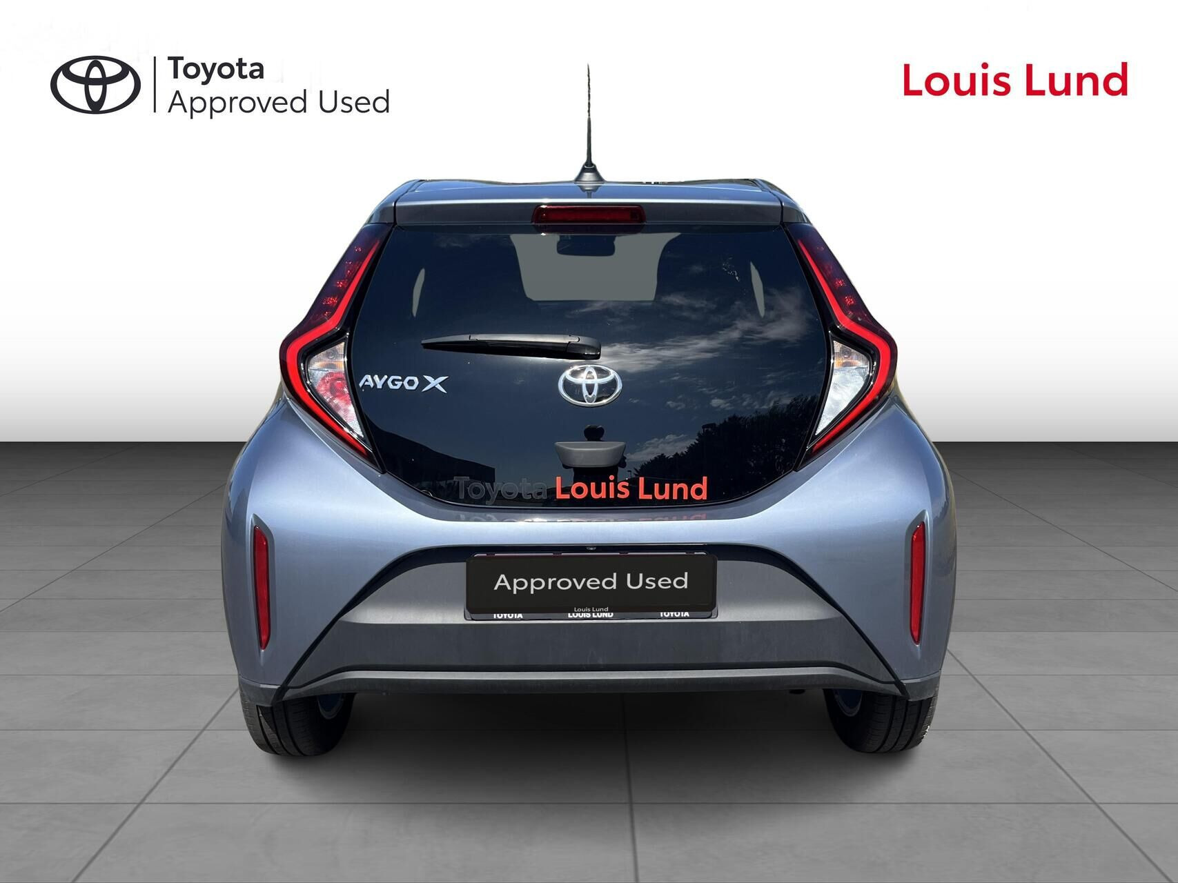 Grå Toyota Aygo X fra 2024