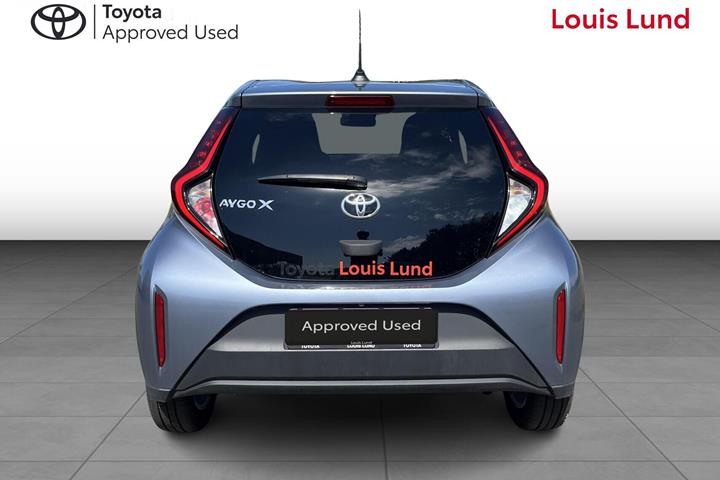 Grå Toyota Aygo X fra 2024