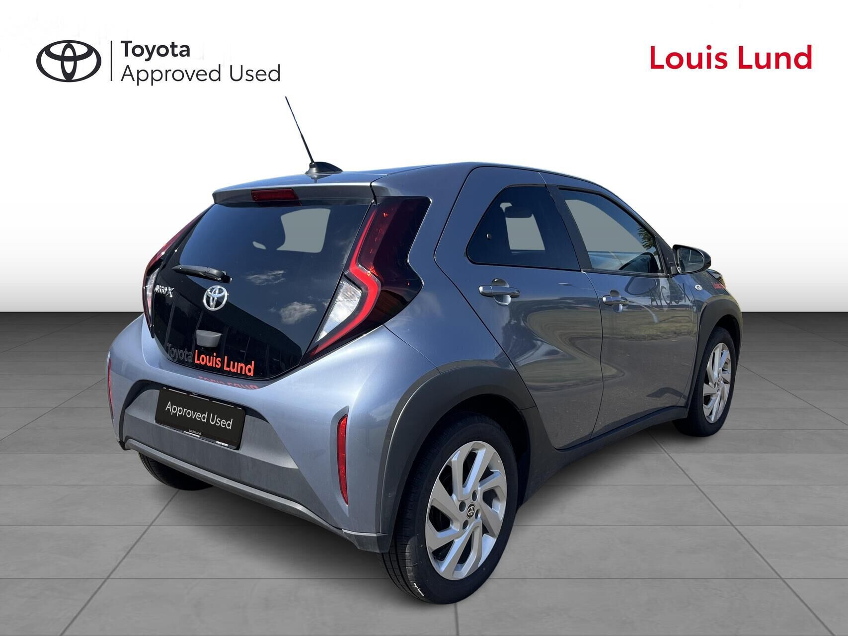 Grå Toyota Aygo X fra 2024