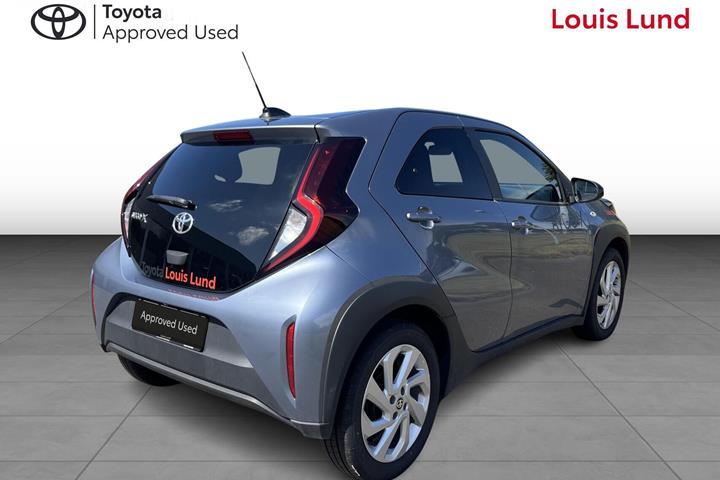 Grå Toyota Aygo X fra 2024