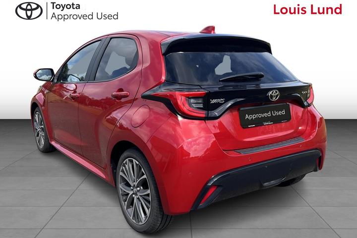 Rød Toyota Yaris fra 2024