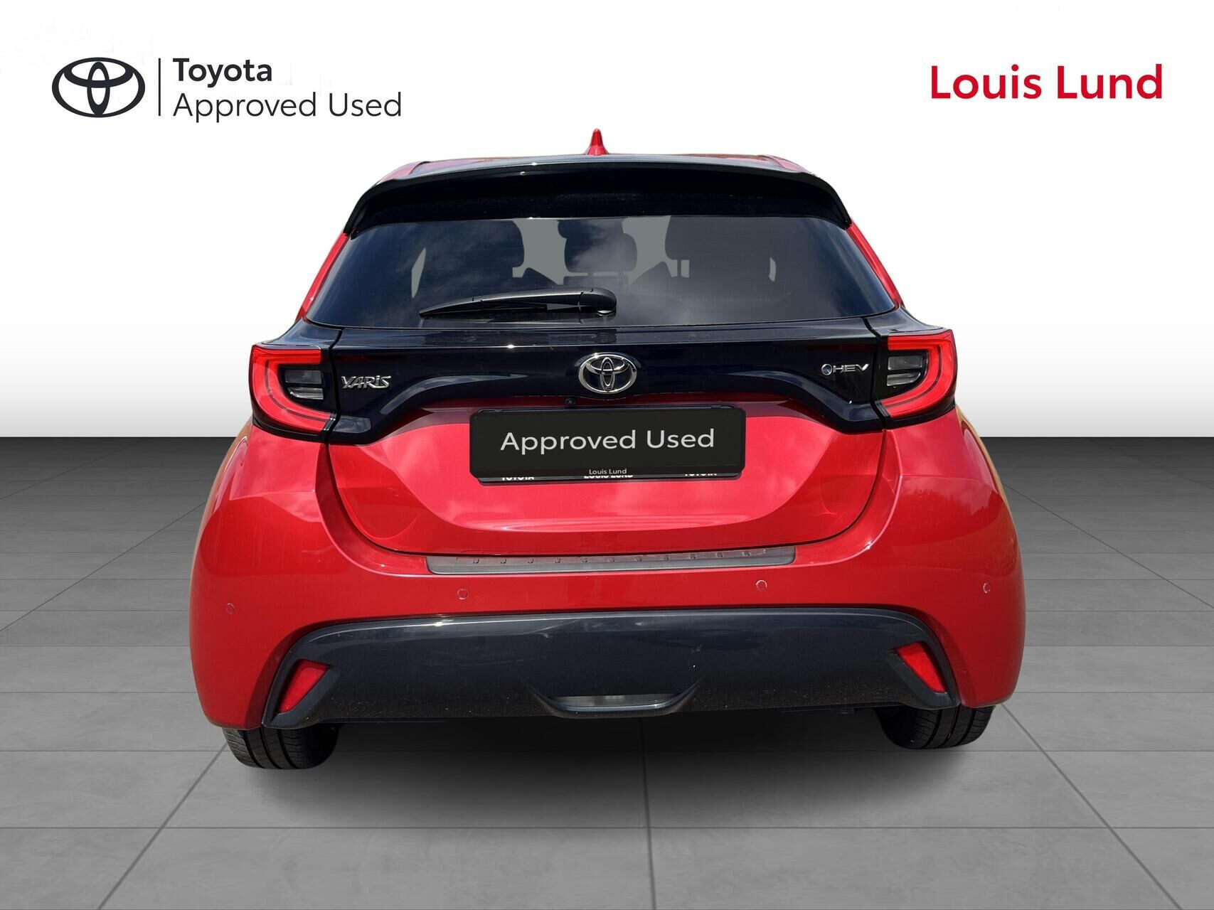 Rød Toyota Yaris fra 2024
