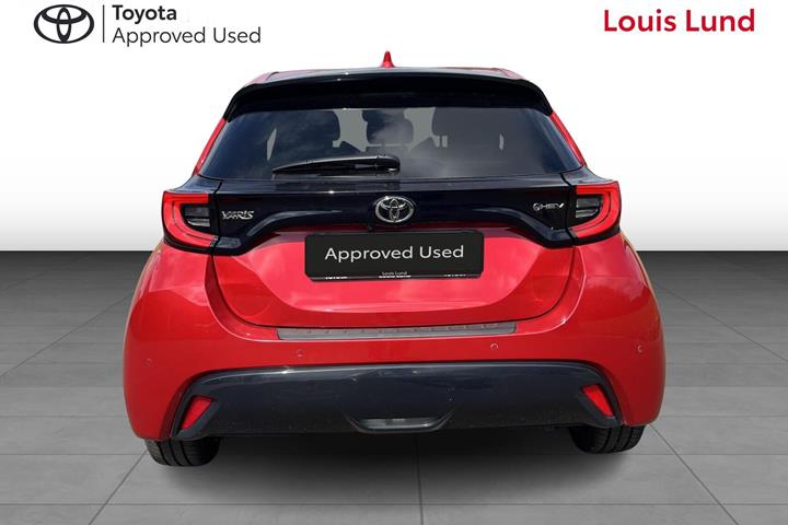 Rød Toyota Yaris fra 2024