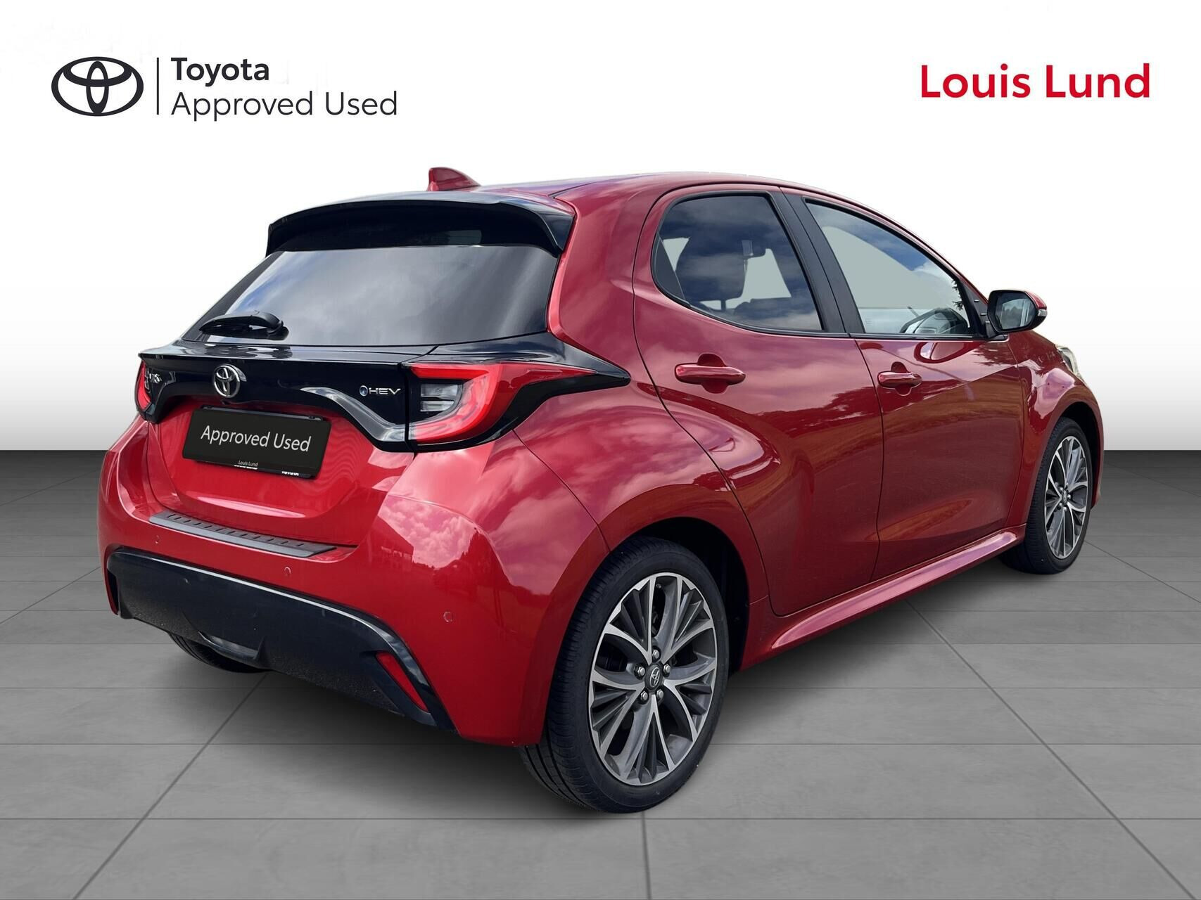 Rød Toyota Yaris fra 2024
