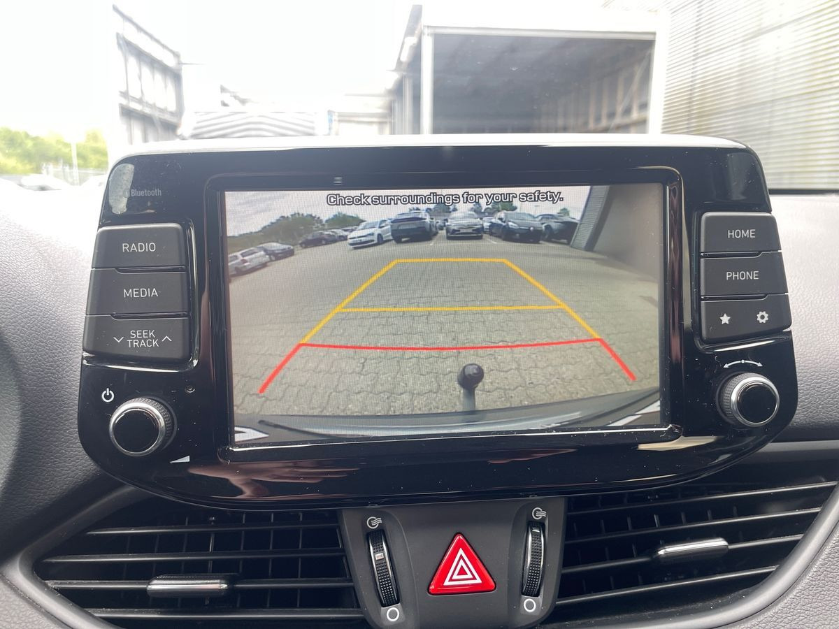 Grå Hyundai i30 fra 2019