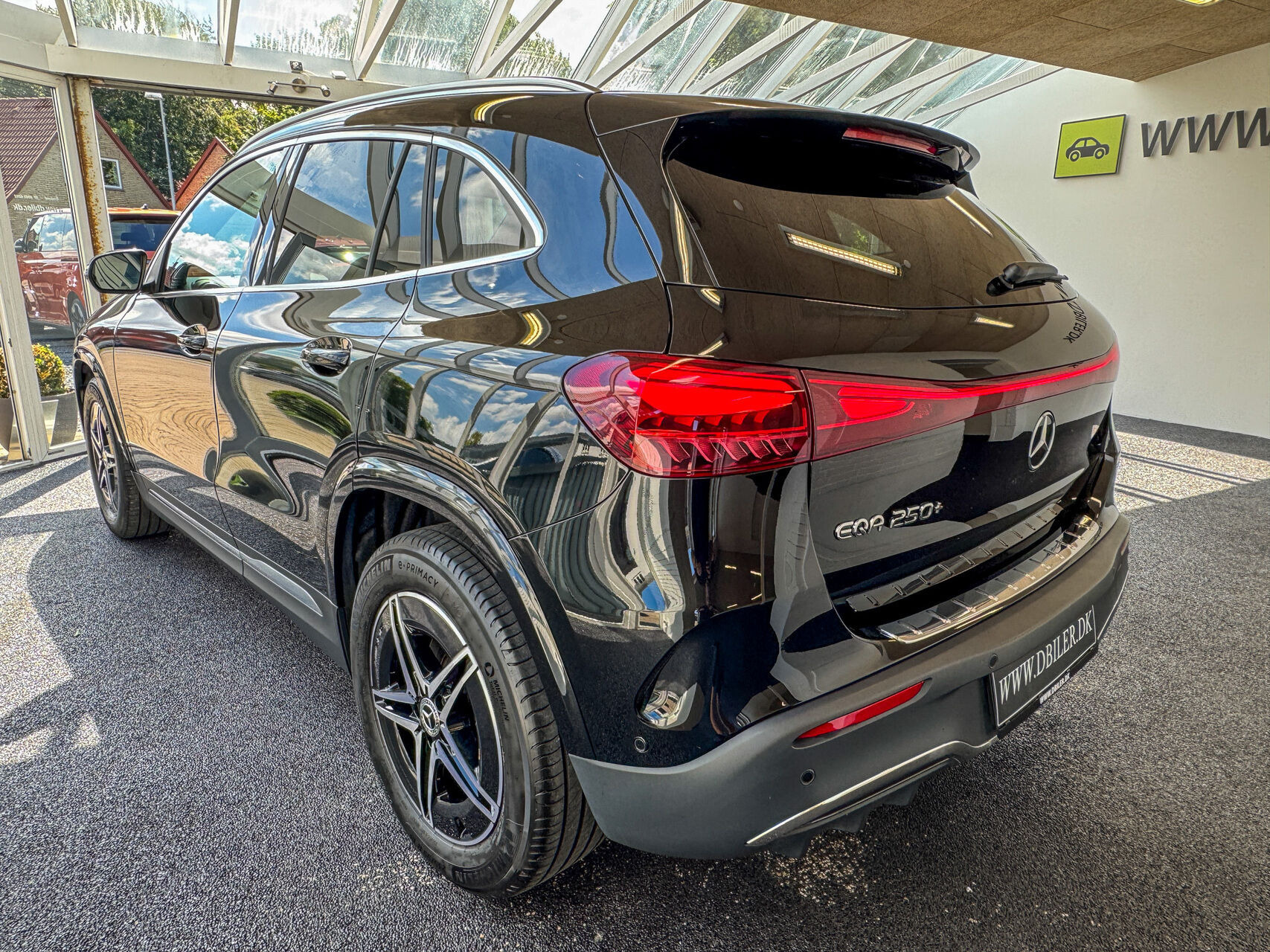 Sort Mercedes EQA 250+ fra 2024