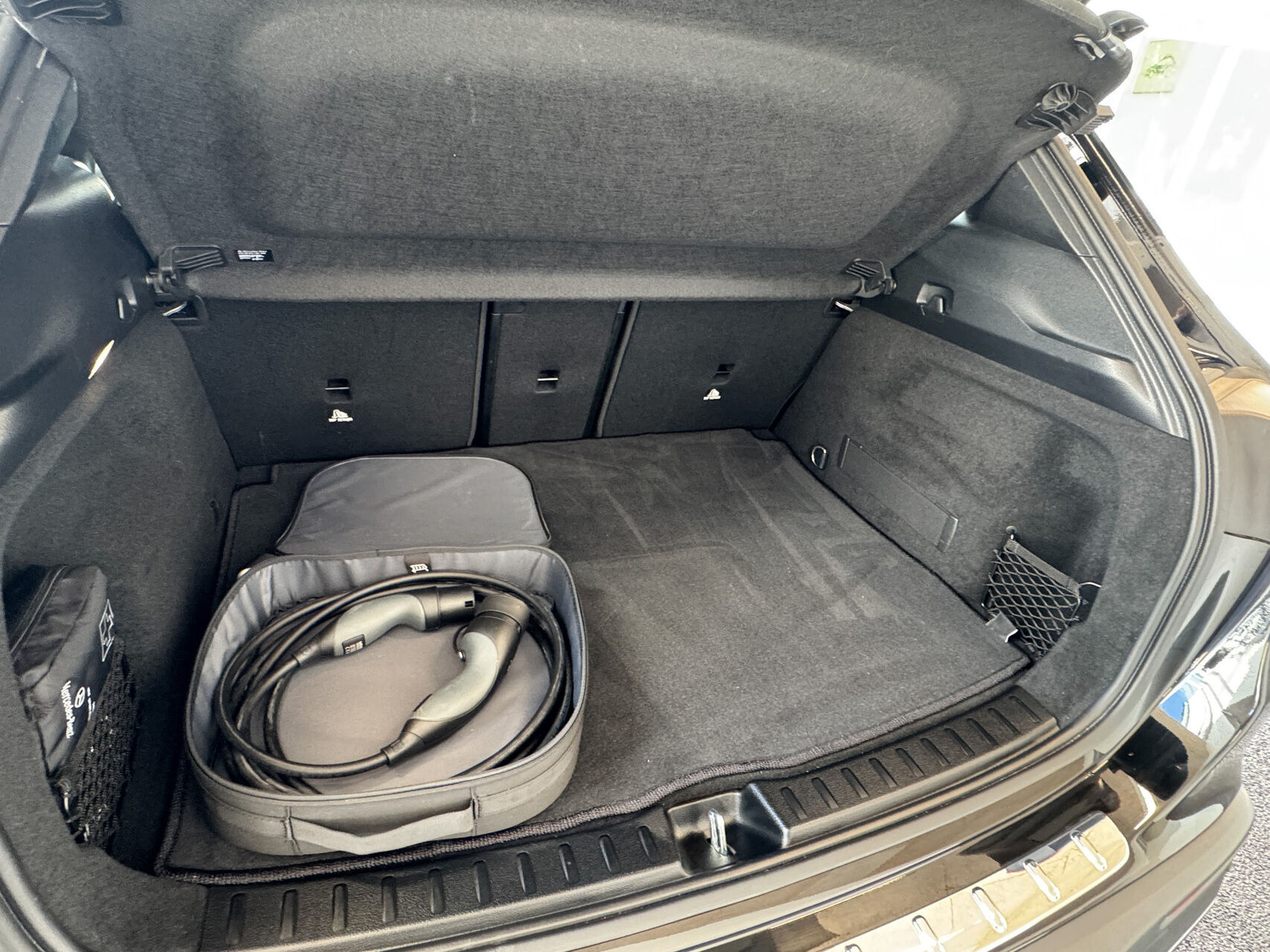 Sort Mercedes EQA250+ fra 2024