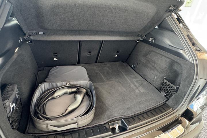 Sort Mercedes EQA250+ fra 2024