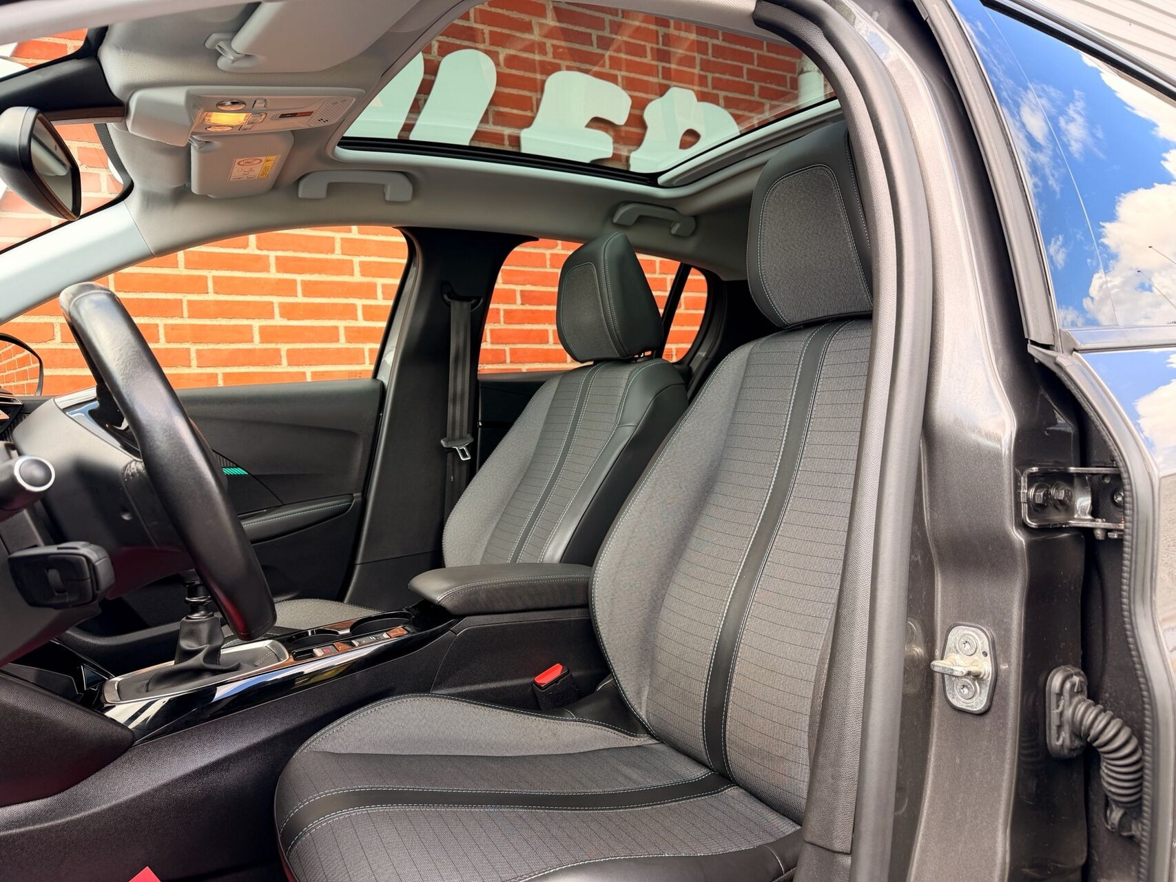 Sort Peugeot 208 fra 2020