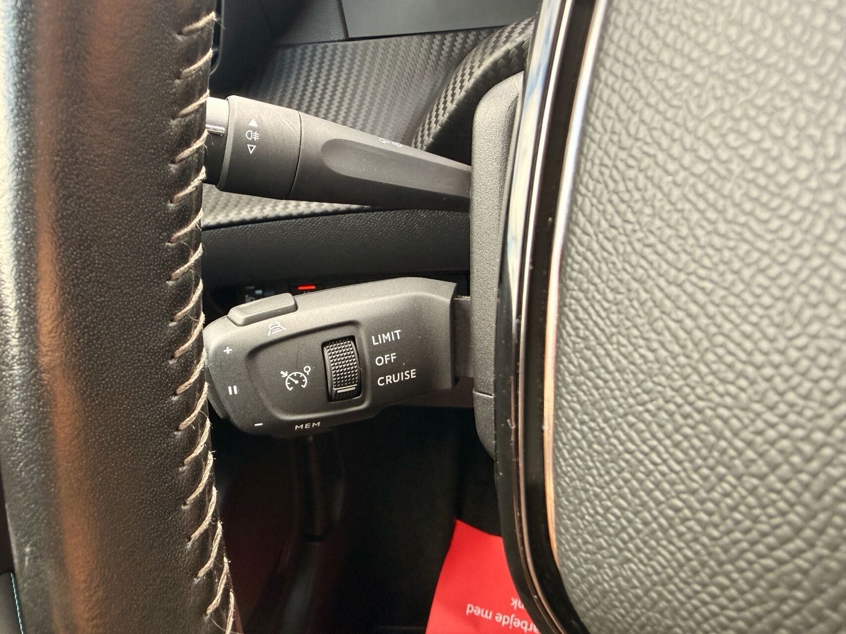 Sort Peugeot 208 fra 2020