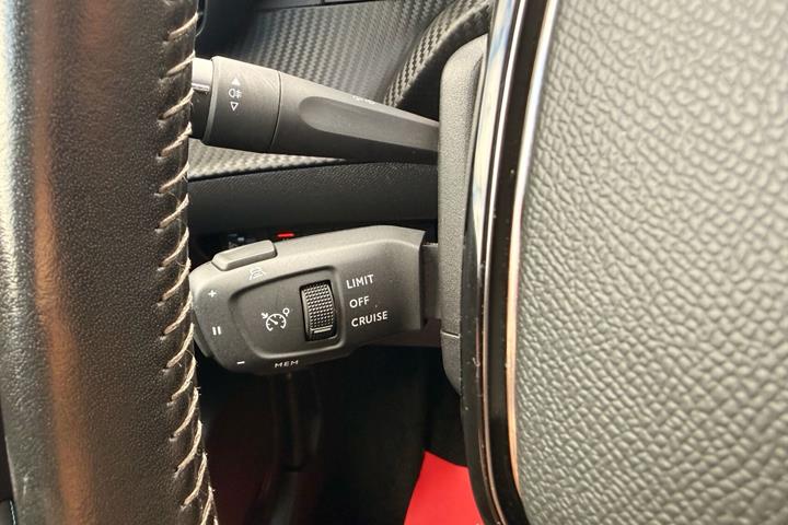 Sort Peugeot 208 fra 2020