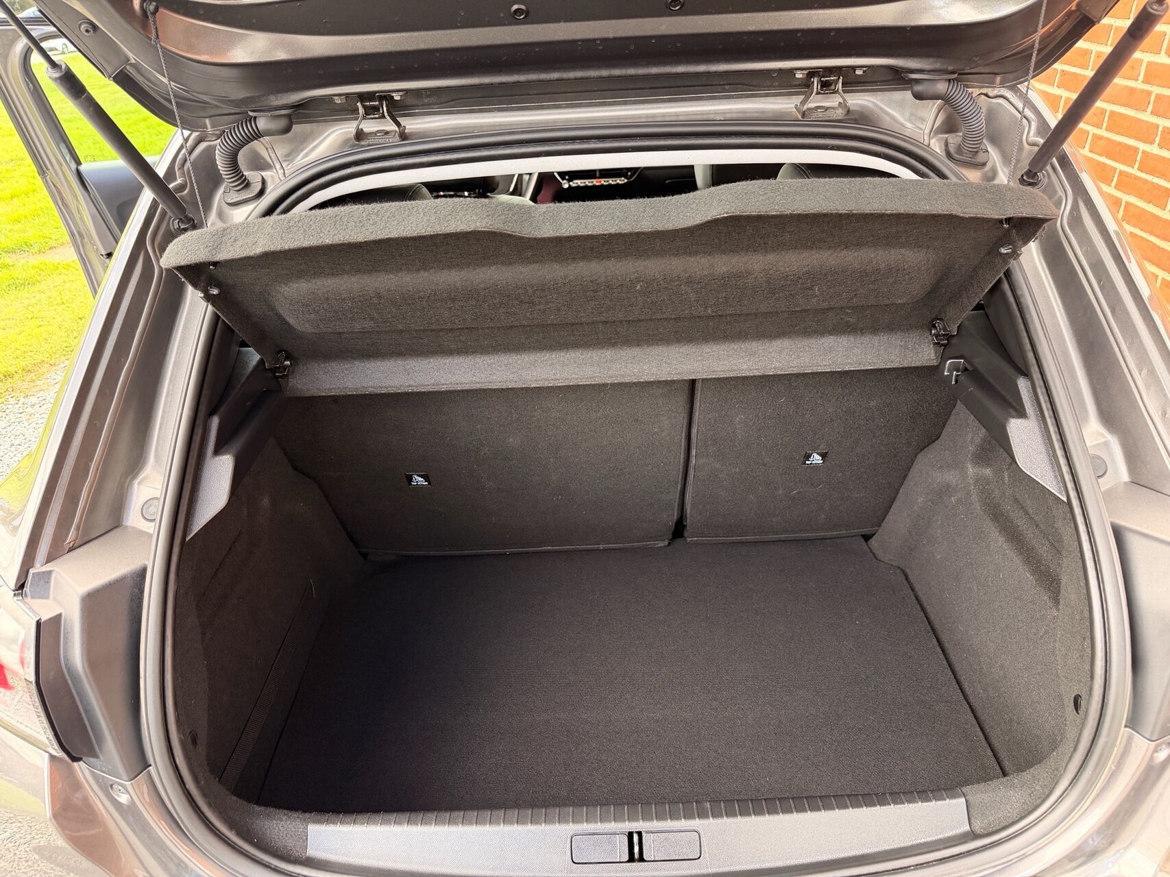 Sort Peugeot 208 fra 2020