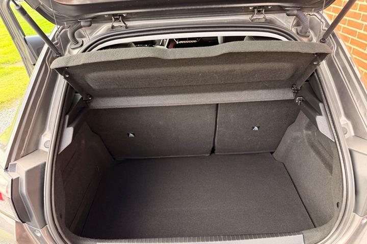 Sort Peugeot 208 fra 2020