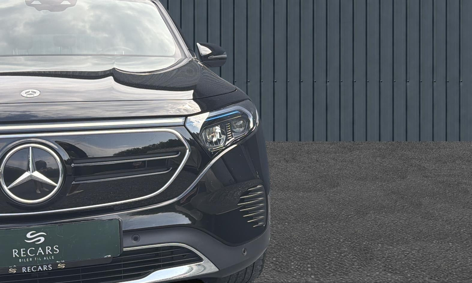 Sort Mercedes EQB250+ fra 2023