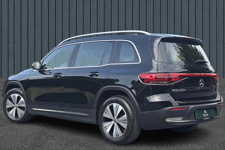 Sort Mercedes EQB250+ fra 2023