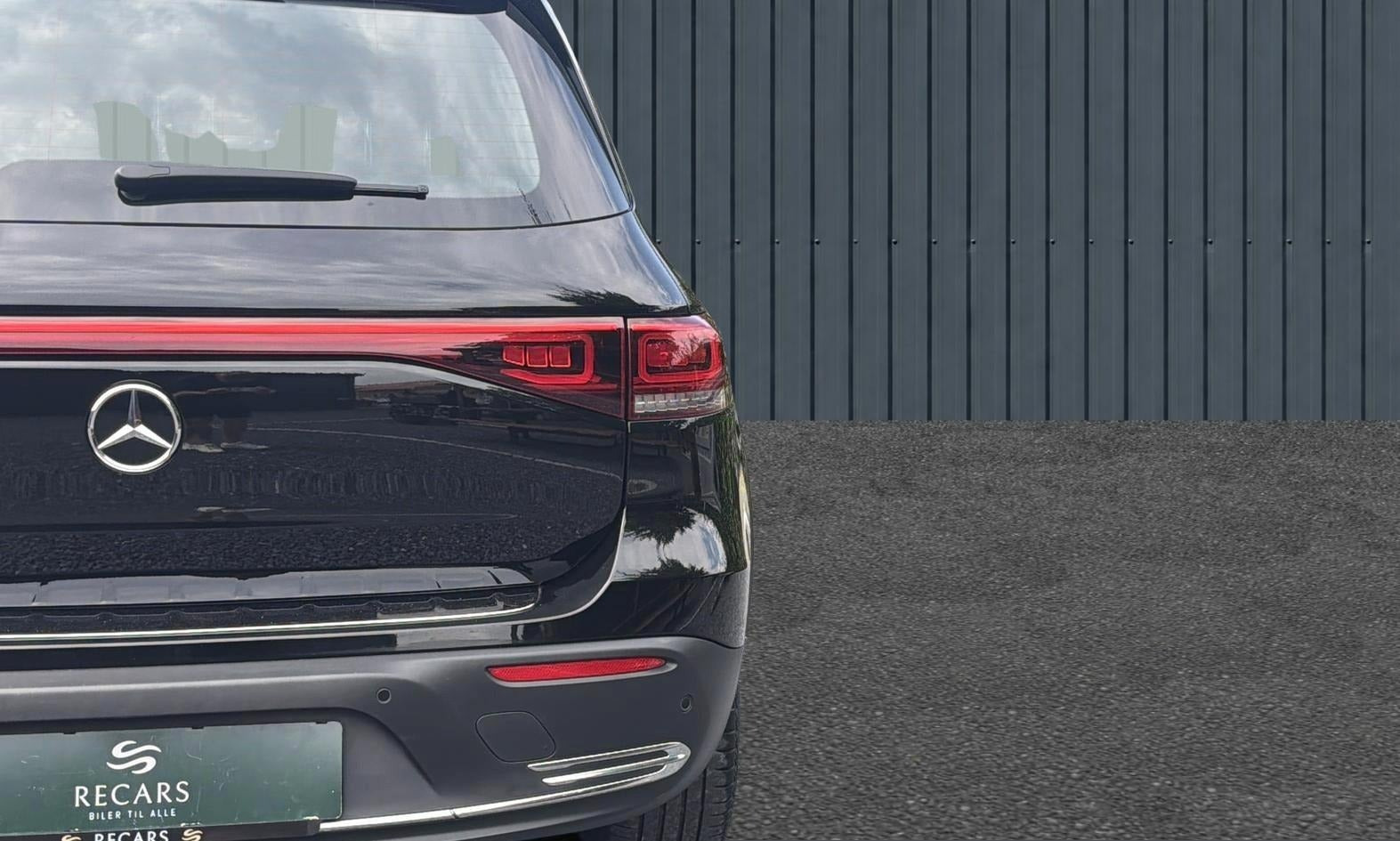 Sort Mercedes EQB250+ fra 2023