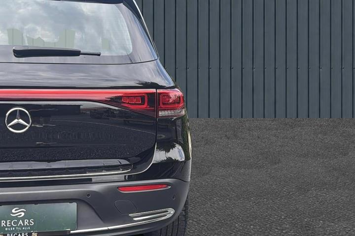 Sort Mercedes EQB250+ fra 2023
