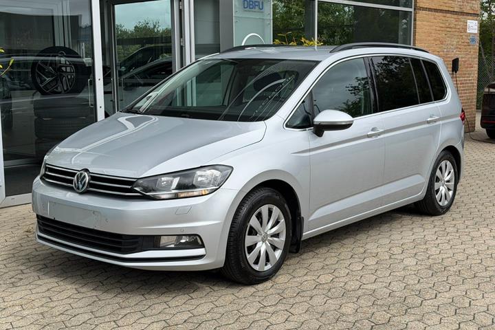 Sølv VW Touran fra 2016