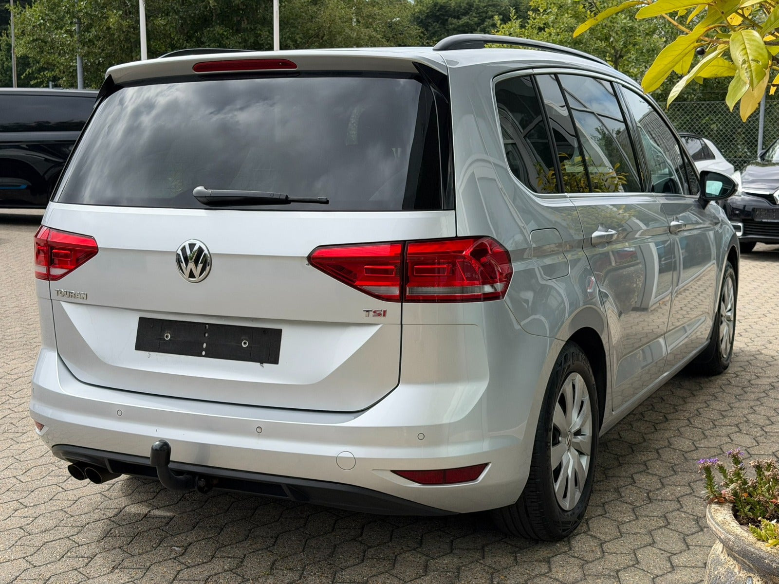 Sølv VW Touran fra 2016