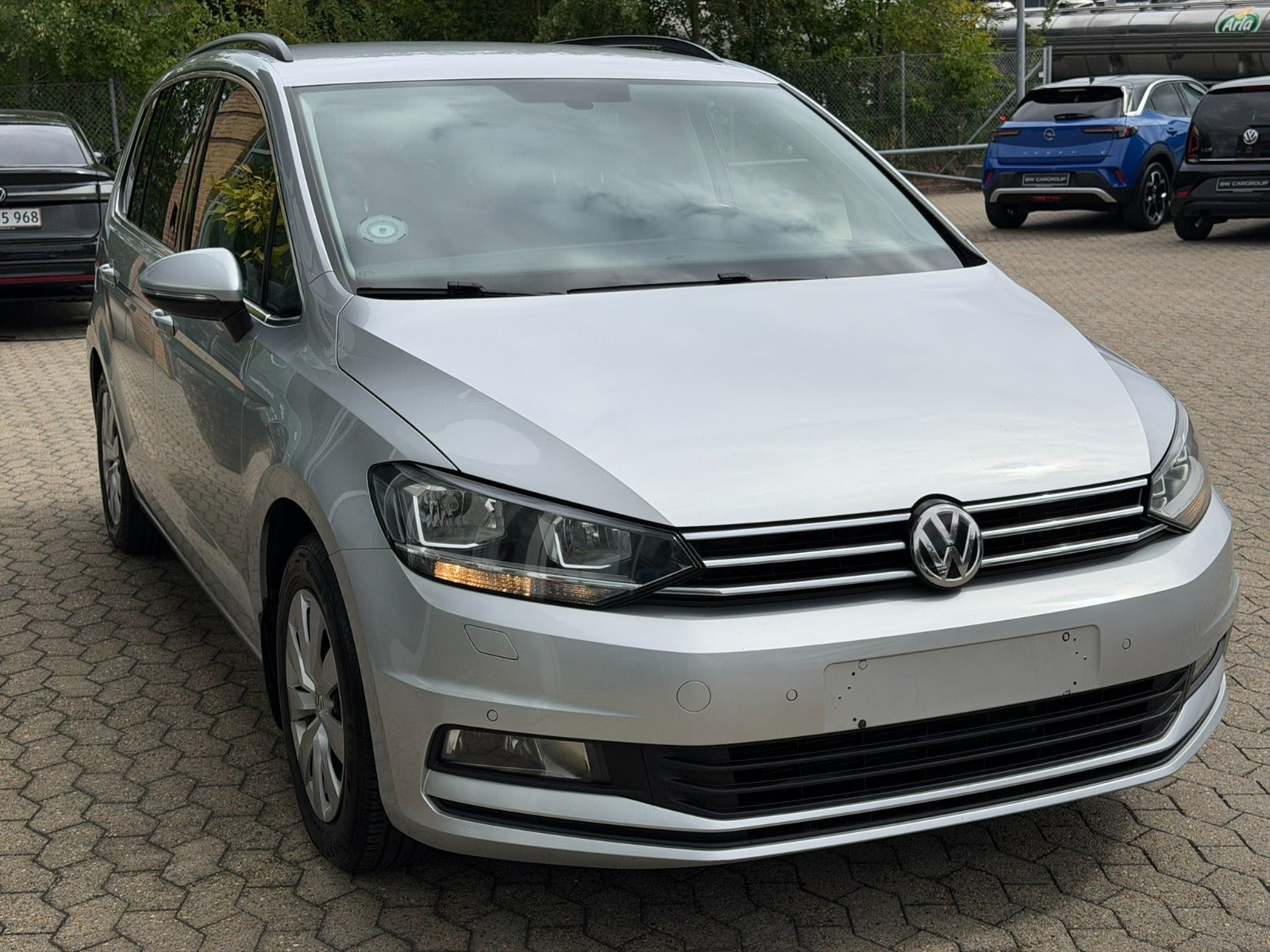 Sølv VW Touran fra 2016