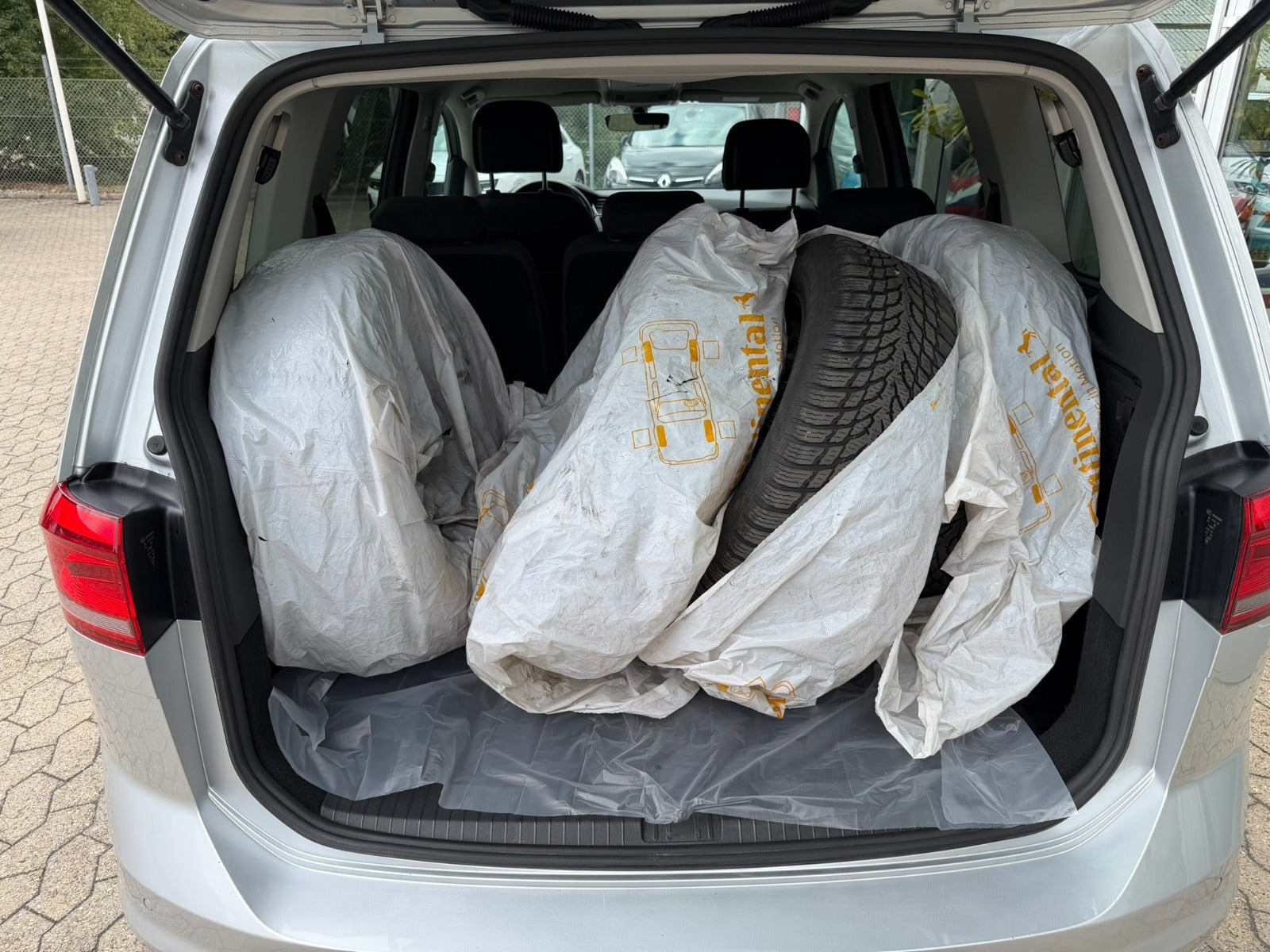 Sølv VW Touran fra 2016