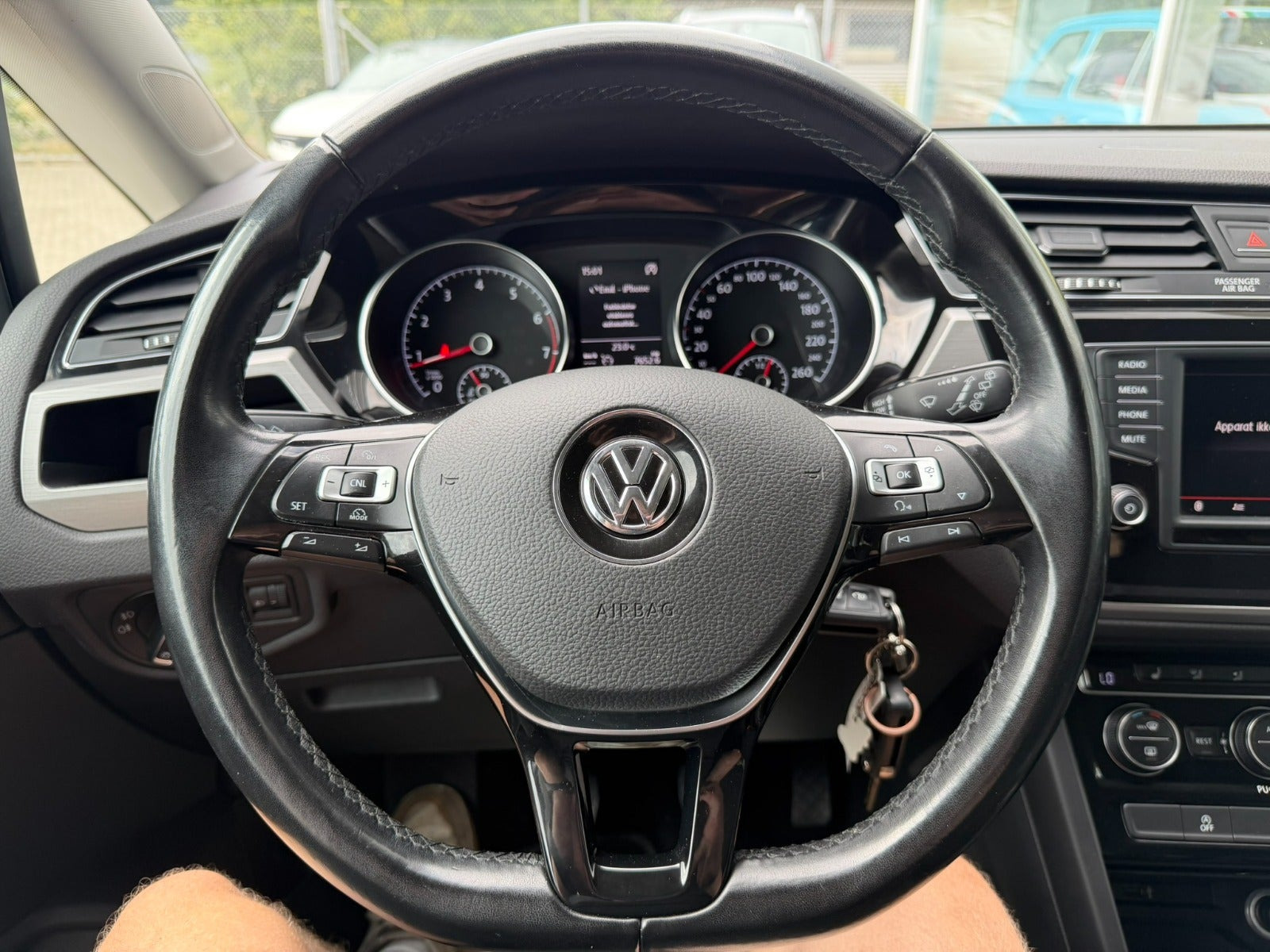 Sølv VW Touran fra 2016