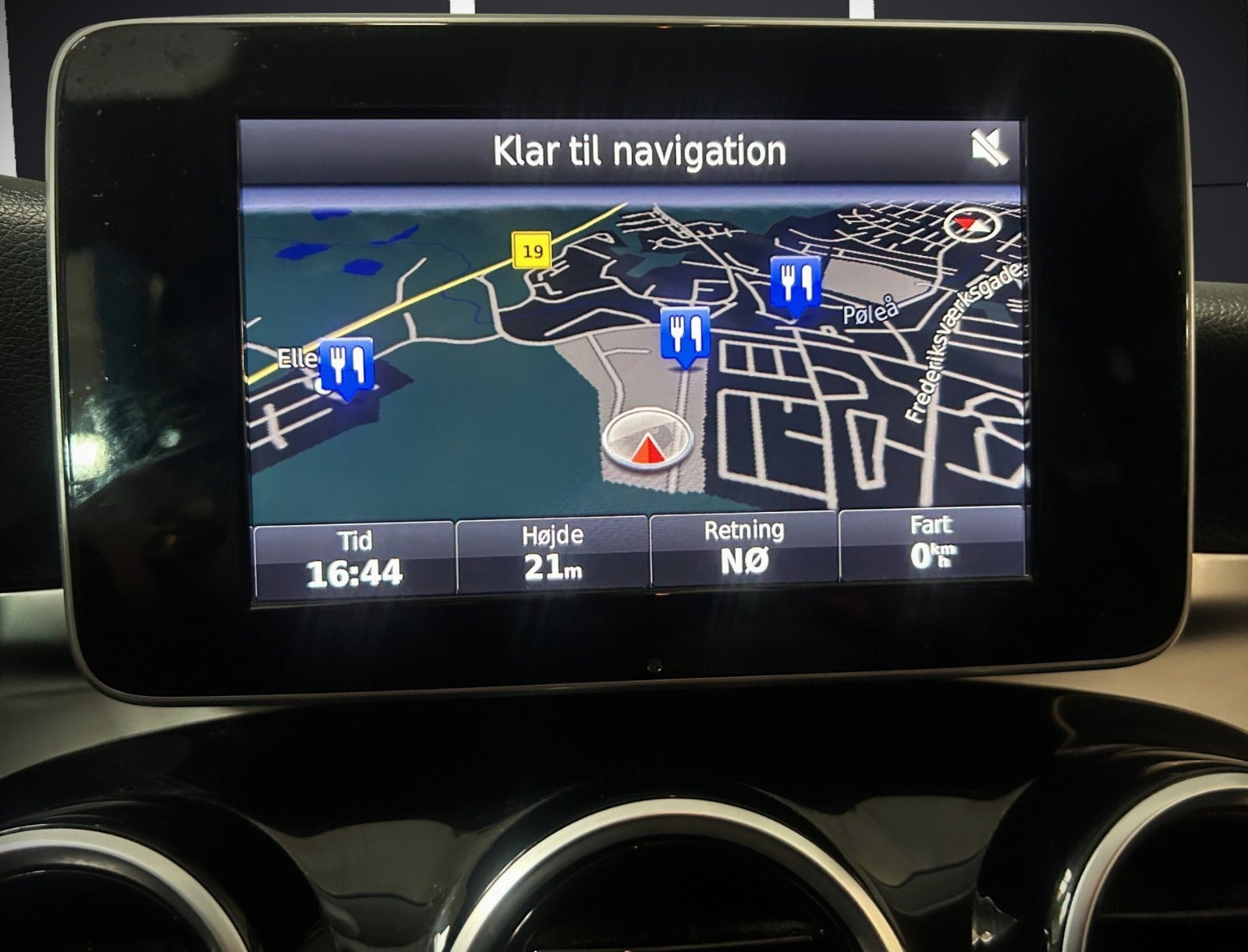 Grå Mercedes C220 d fra 2017