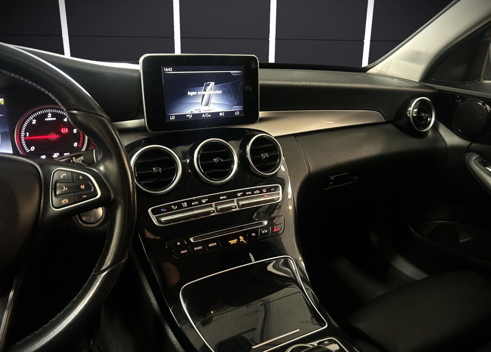 Grå Mercedes C220 d fra 2017